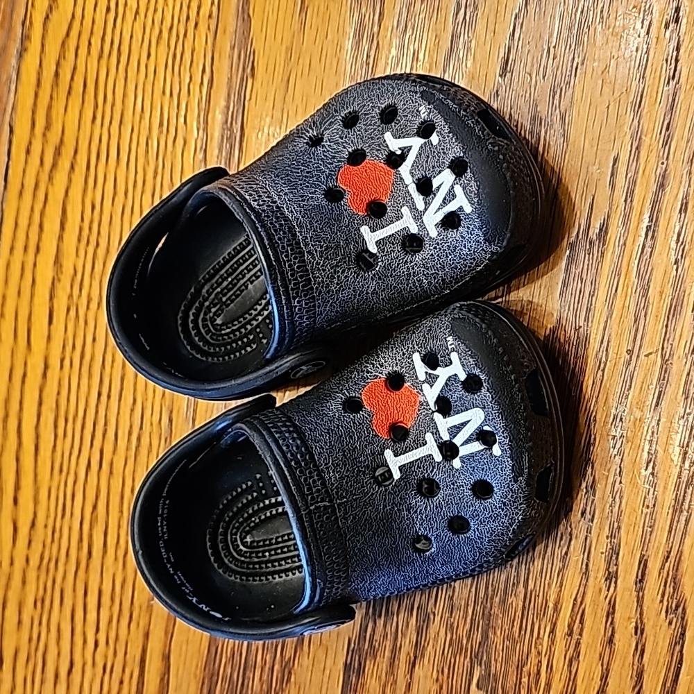 I love NY Crocs, baby size 2-3